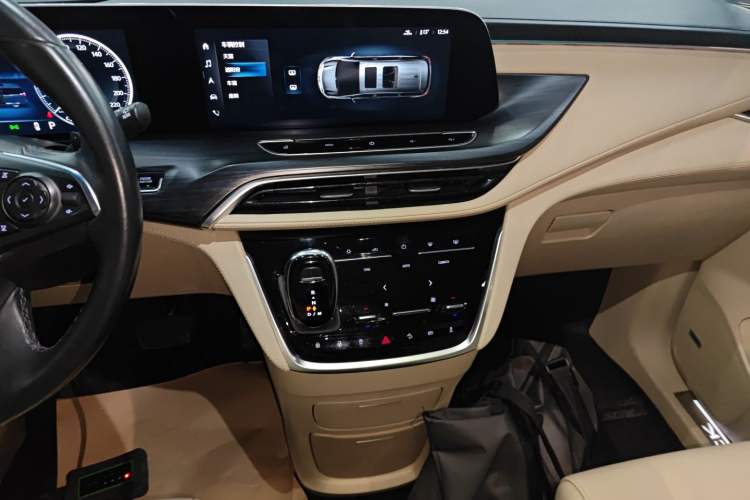 Used Buick GL8 2022 ES Landtrek 653T Flagship Model