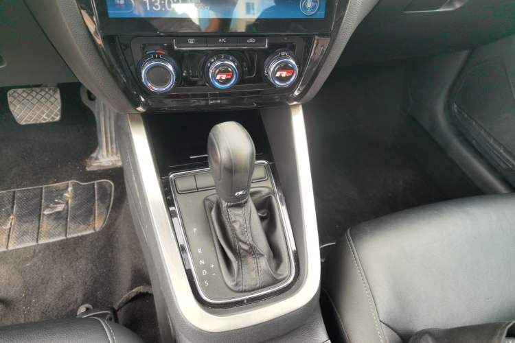 Used Volkswagen Sagitar 2015 1.6L Automatic Comfort Model
