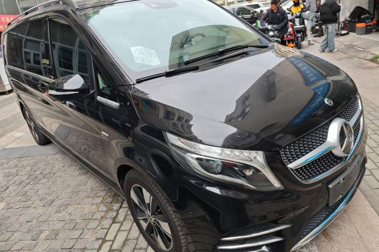 Used Mercedes-Benz V-Class 2020 V 260 L Long-wheelbase Luxury Edition Front Right 45 Deg