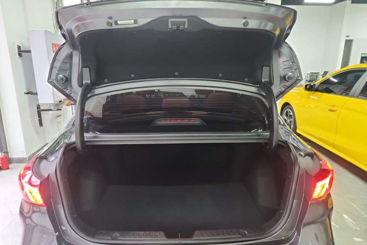 Used CHANGAN Eado 2022 PLUS Blue Whale NE 1.4T GDI DCT Flagship Edition Trunk