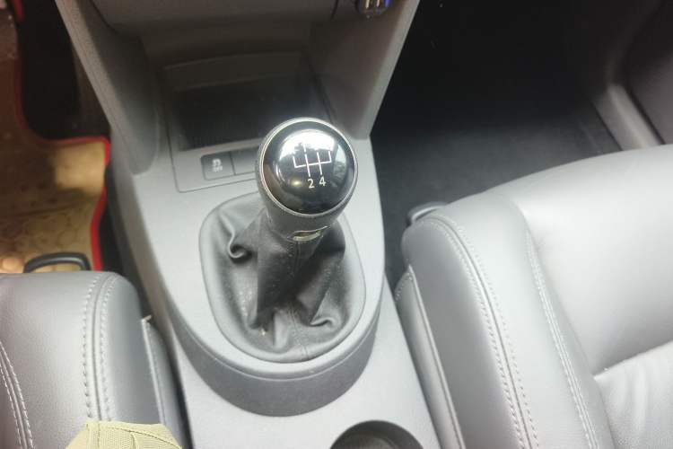 Used Volkswagen Touran 2015 1.4T Manual Comfort Edition 5-Seater Gear Lever