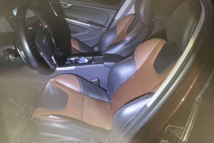 Used Volvo V60 2016 Cross Country T6 AWD
