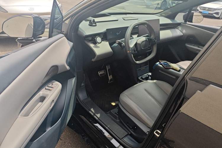 Used Lynk & Co Z20 2025 530 km Range Rear-Wheel Drive Max Driver Seat