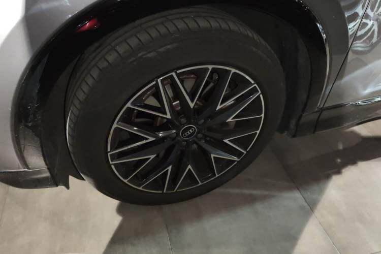 Used Audi Q5 e-tron 2022 40 e-tron Starlight Edition Mech Kit
