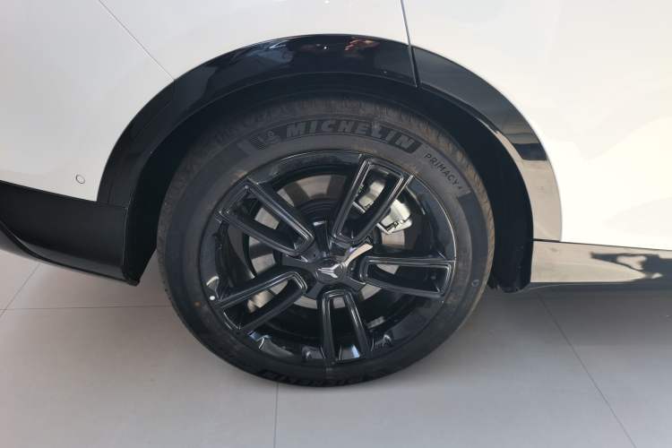 Used VOYAH FREE 2024 Ultra-Long Range Intelligent Driving Version Right Rear Wheel Hub