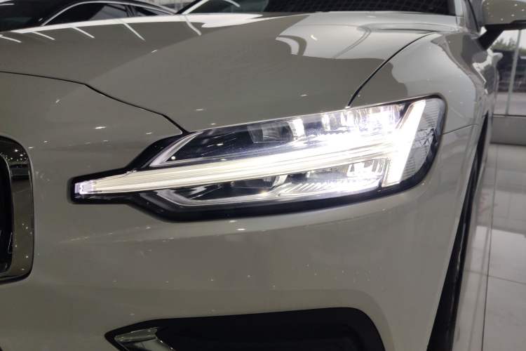 Used Volvo S60 2025 B4 Zhiyi Luxury Edition
