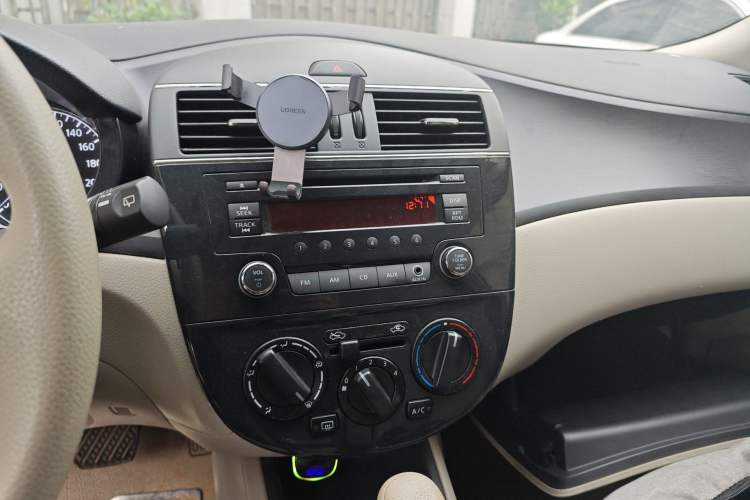 Used Nissan Tiida 2011 1.6L CVT Comfort Model Audio And AC Panel