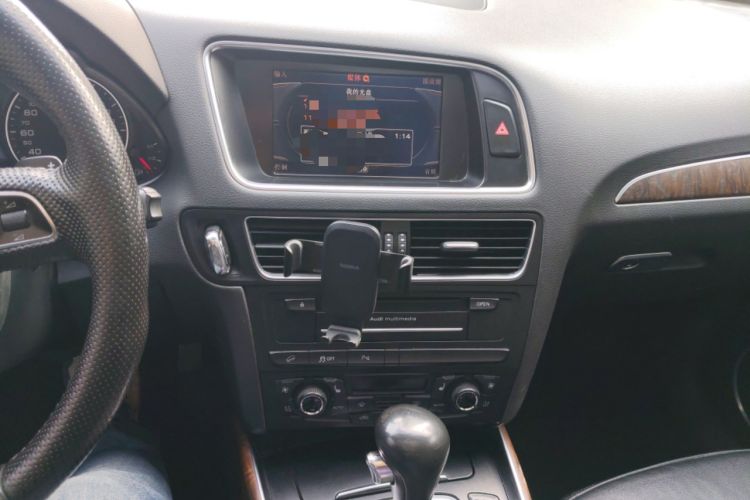 Used Audi Q5 2010 3.2 FSI Sport Edition Audio And AC Panel