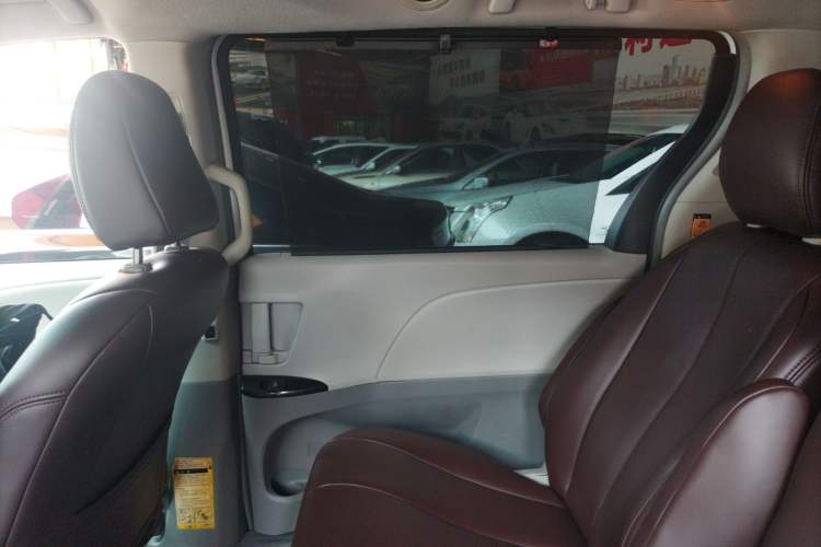 Used Toyota Sienna 2014 3.5L Sienna LE Two-Wheel Drive U.S. Specification