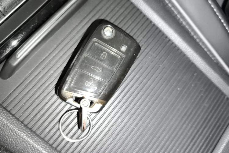 Used Volkswagen Sagitar 2023 300TSI DSG Excellence Edition Vehicle Key