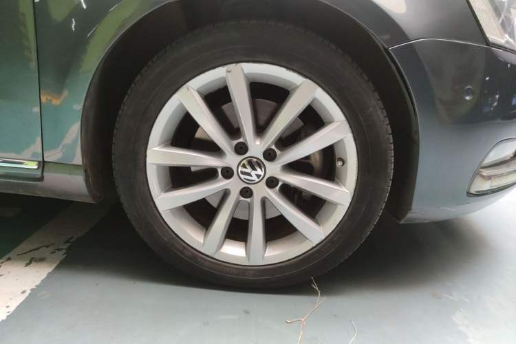 Used Volkswagen Magotan 2012 1.8TSI Prestige Model Right Front Wheel Hub
