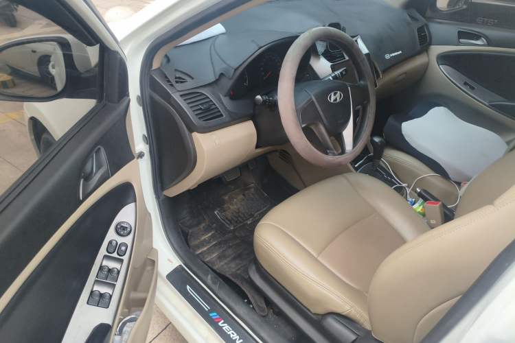 Used Hyundai Verna (older generation) 2014 1.4L Automatic Smart GLS Driver Seat