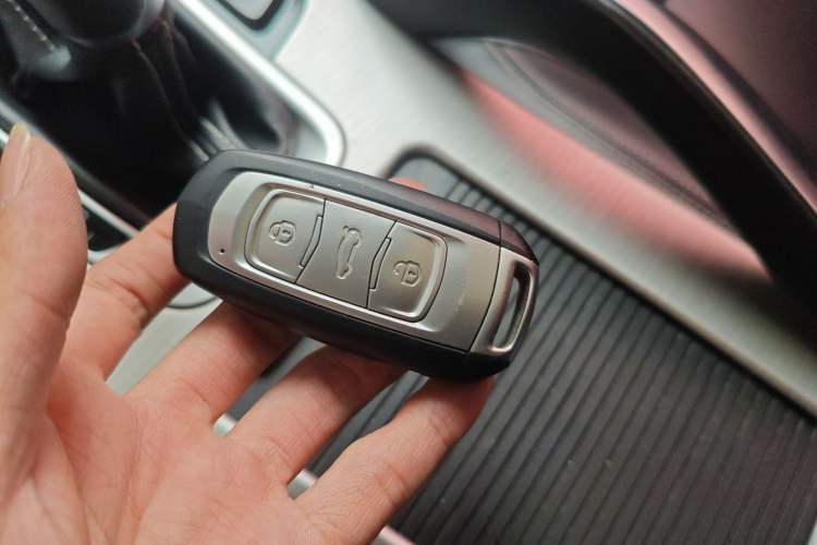 Used Geely Auto Emgrand X7 Sport 2018 1.8TD Automatic Two-Wheel Drive Smart Connect 4G Internet Edition