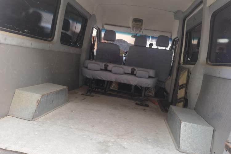 Used Iveco Power Daily 2017 2.5T Classic A32 Mid-Roof 6-7 Seater Bus 47Z5
