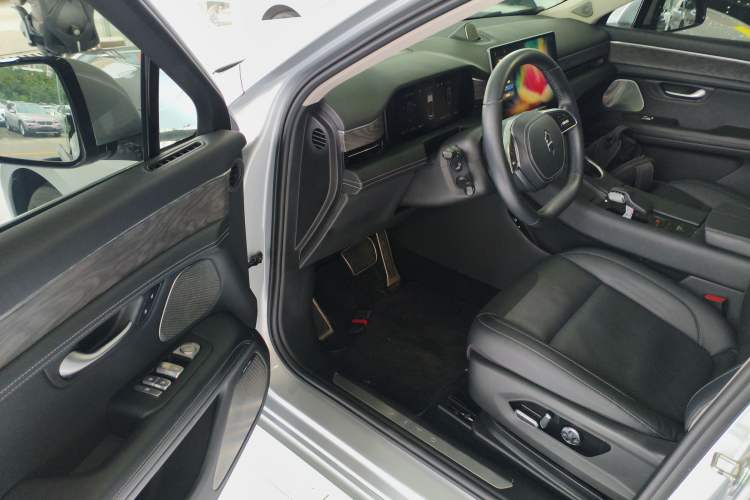 Used Hima AITO M5 2022 Extended-Range Four-Wheel Drive Performance Version Interior 3