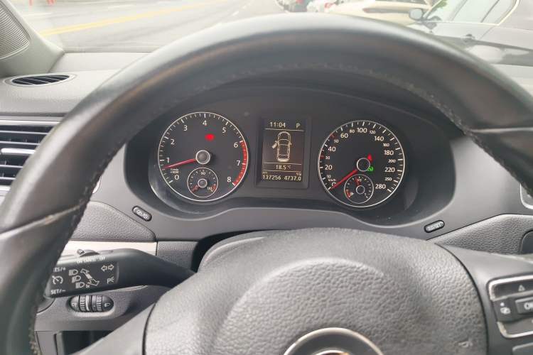 Used Volkswagen Sagitar 2014 1.4TSI Automatic Luxury Model Instrument Cluster