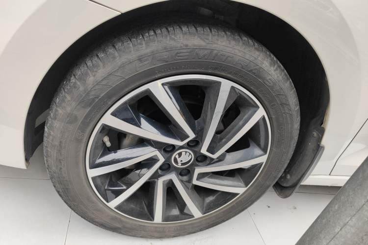 Used Skoda Rapid Spaceback 2020 1.5L Automatic Comfort Edition Left Front Wheel Hub
