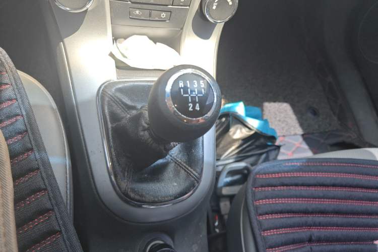 Used Chevrolet Cruze 2012 1.6L SE MT Gear Lever