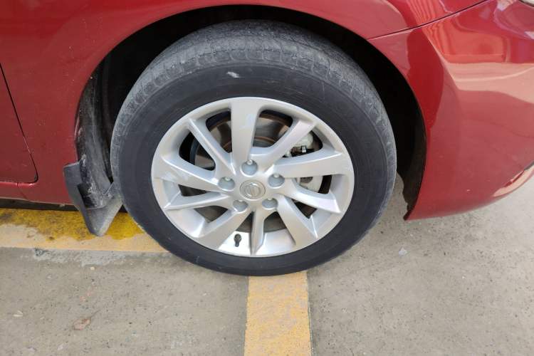 Used Nissan Tiida 2016 1.6L CVT Cool Dynamic Edition Right Front Wheel Hub