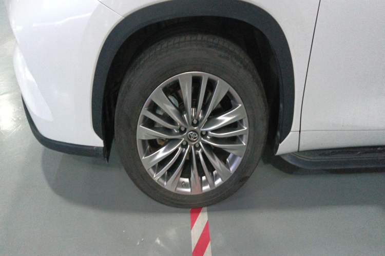 Used Toyota Highlander 2022 Dual-Engine 2.5L Four-Wheel Drive Supreme Edition 7-Seater Left Front Wheel Hub