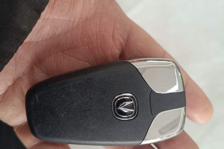 Used CHANGAN UNI-V iDD 2024 Blue Whale Smart Electric iDD 136km ZhiKu Model Vehicle Key