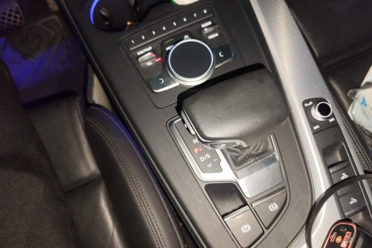 Used Audi A5 2019 Cabriolet 40 TFSI Fashion Edition China V Gear Lever