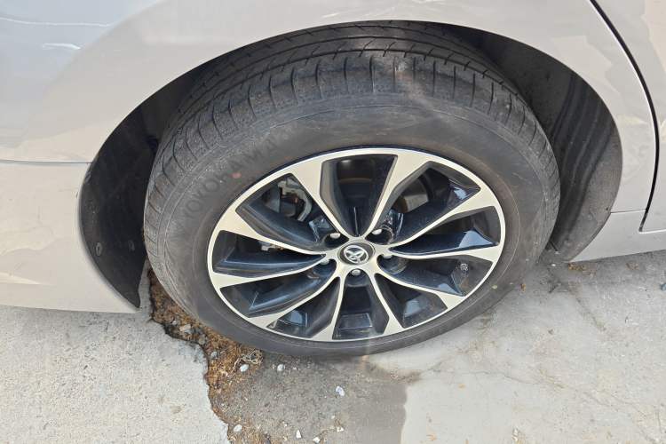 Used Toyota Avalon 2023 2.5L Luxury Edition Right Rear Wheel Hub
