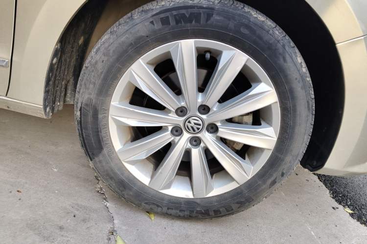 Used Volkswagen Bora 2018 1.5L Automatic Comfort Model Right Front Wheel Hub