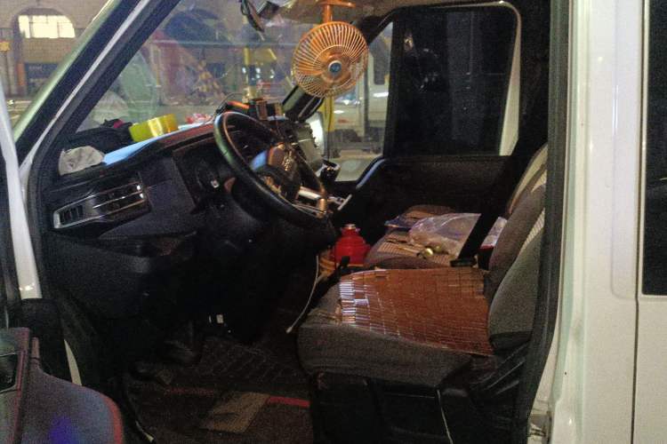 Used JMC Fushun 2023 2.0T Manual Short-Wheelbase Mid-Top Commercial Multi-Purpose 6-Seater Passenger Vehicle
