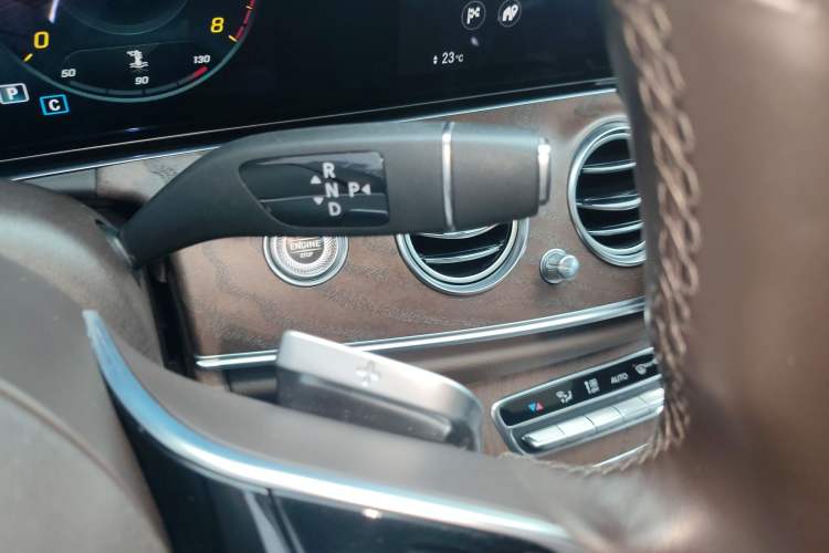 Used Mercedes-Benz E-Class 2022 Updated E 260 L Gear Lever