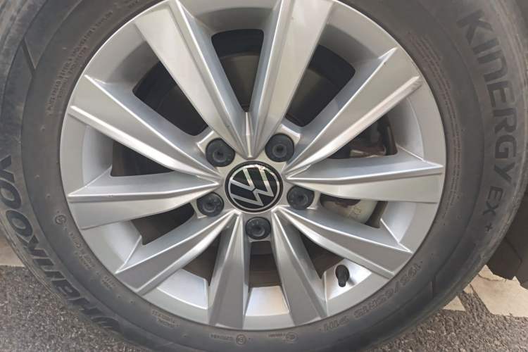 Used Volkswagen Lavida 2021 1.5L Automatic Fashion Edition Right Front Wheel Hub