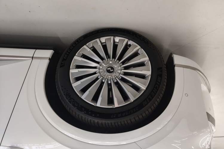 Used ONVO Luxeed L90 2025 Model—Ultra Six-Seater Version