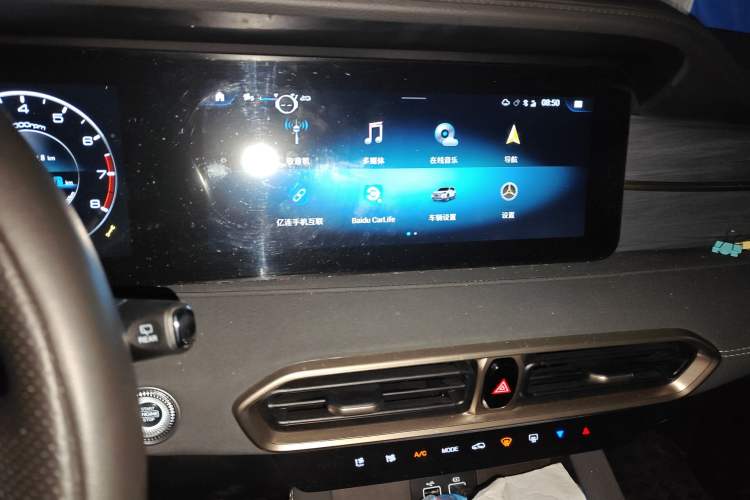 Used JETOUR X90 PLUS 2024 1.6TD DCT Villa 7-Seater Audio And AC Panel