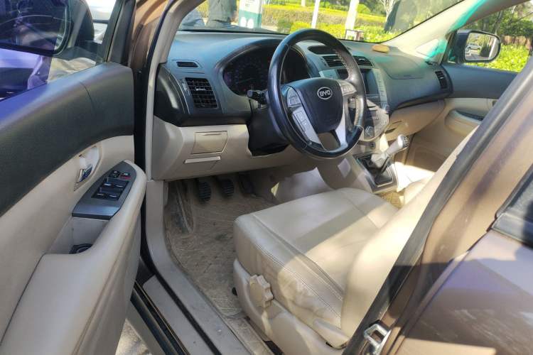 Used BYD S6 2012 2.0L Manual Luxury Version