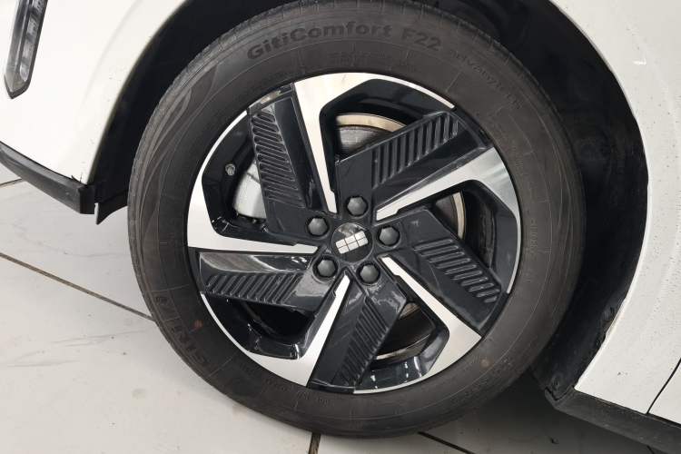 Used Geely Galaxy L6 2024 125km PLUS Dragon Edition Left Front Wheel Hub