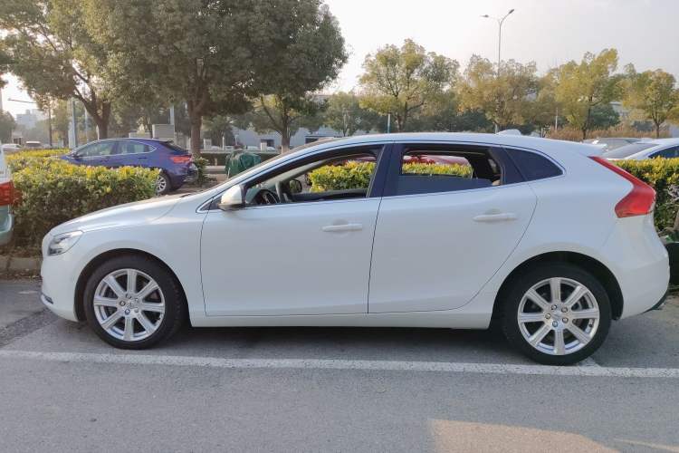 Used Volvo V40 2019 T3 Smart Luxury Edition
