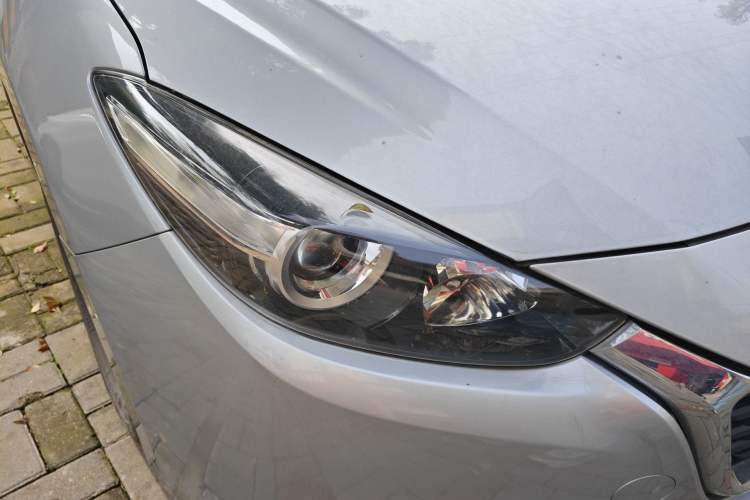 Used Mazda 3 Axela 2017 Sedan 1.5L Automatic Comfort Model China VI Standard Right Front Headlight
