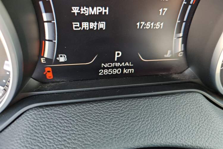 Used Maserati Levante 2021 3.0T Standard Edition Odometer Close Up