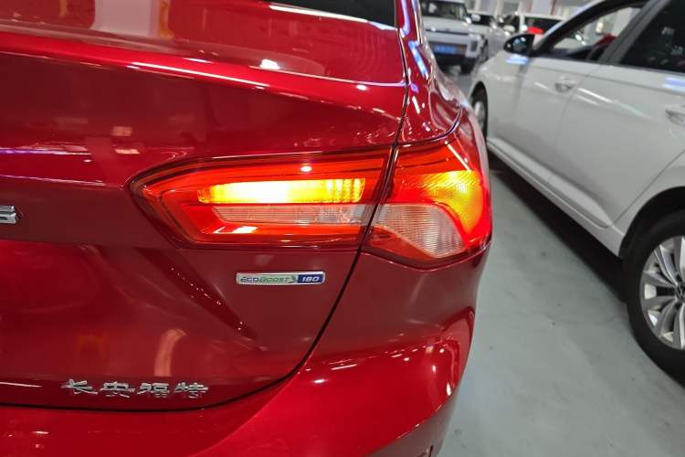 Used Ford Focus 2019 Sedan EcoBoost 180 Automatic Trend Edition
