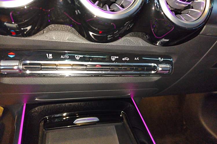 Used Mercedes-Benz GLB 2021 GLB 200 Dynamic Edition Audio And AC Panel