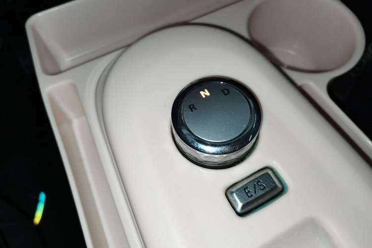 Used CHANGAN NEVO Lumin 2022 301km Honey-Sweet Version
