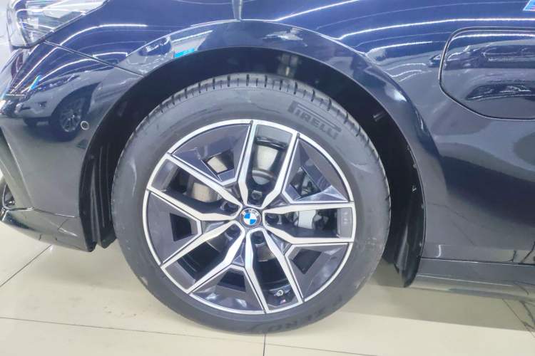 Used BMW i5 2024 eDrive 35L M Sport Package Left Front Wheel Hub
