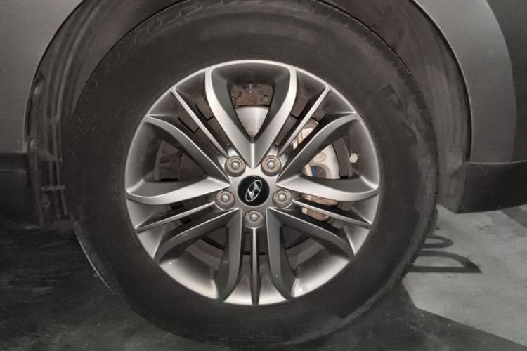 Used Hyundai ix35 2013 2.0L Automatic Two-Wheel Drive Smart GLS China IV Standard Right Front Wheel Hub