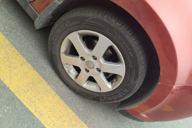 Used Venucia R50 2013 1.6L Manual Luxury Edition
