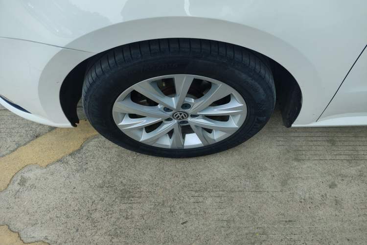 Used Volkswagen Lavida 2017 1.6L Automatic Comfort Edition
