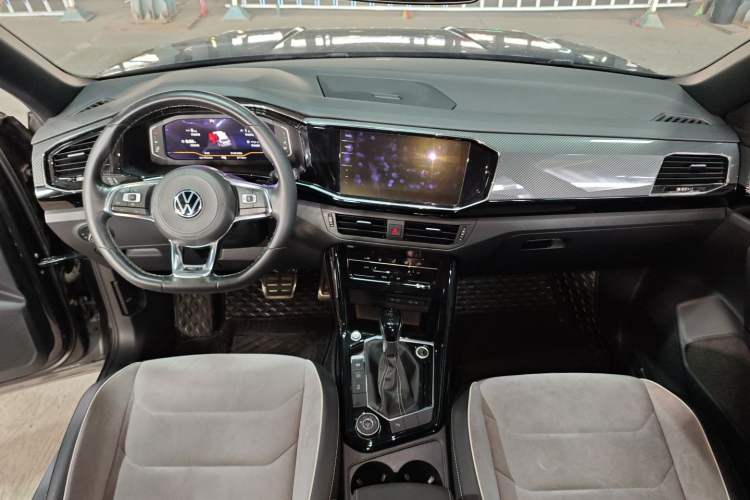 Used Volkswagen Tayron 2021 380TSI All-Wheel Drive R-Line Connected Version Center Console