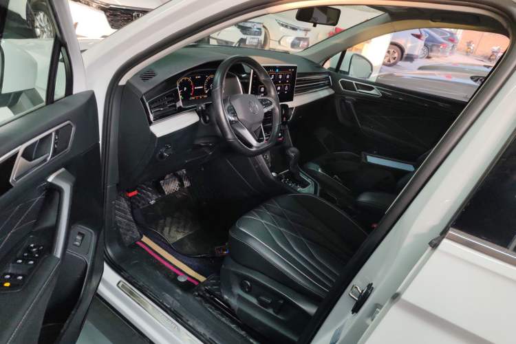 Used Volkswagen Tiguan L 2024 330TSI Automatic Two-Wheel Drive Smart Edition
