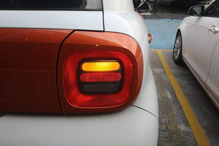 Used ORA Black Cat 2019 351 km Goddess Edition Right Rear Taillight