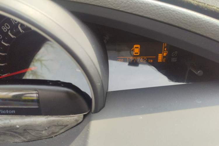 Used Toyota Verso 2011 180G CVT Luxury Edition Odometer Close Up