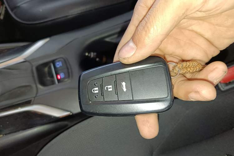 Used Toyota Levin 2019 Dual-Engine 1.8H E-CVT Luxury Edition China VI Standard Vehicle Key